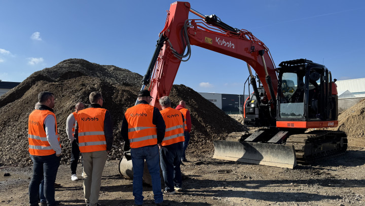Démonstration Kubota U145 en Rhône-Alpes par Tecmat