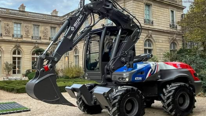 La pelle électrique Mecalac e12 présentée au Palais de l'Élysée