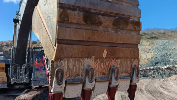 La chaudronnerie en action : réfection complète d'un godet 40t