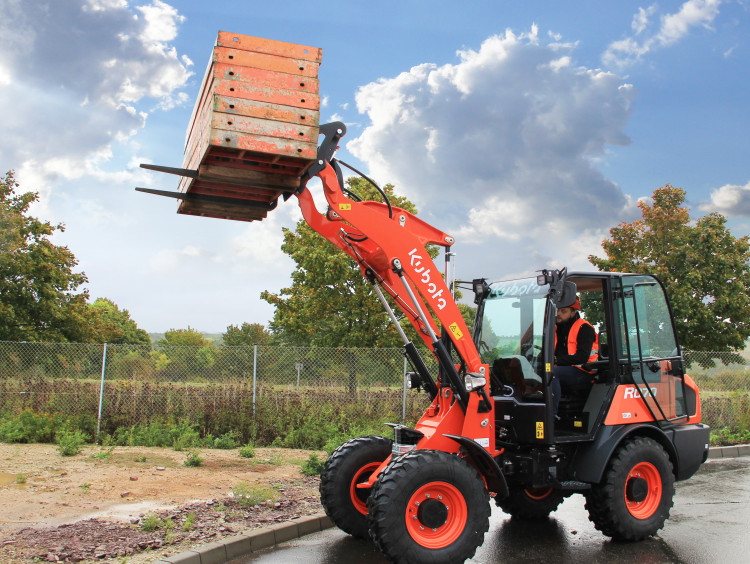 kubota_r070.jpg