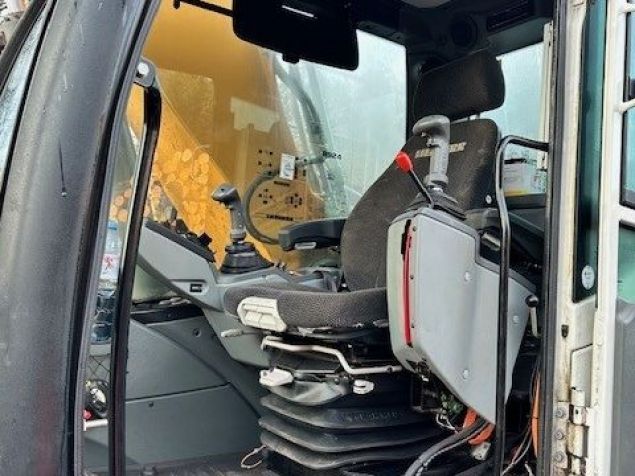 Liebherr Liebherr R 924 Litronic avec la tête d’abattage - Visuel #8